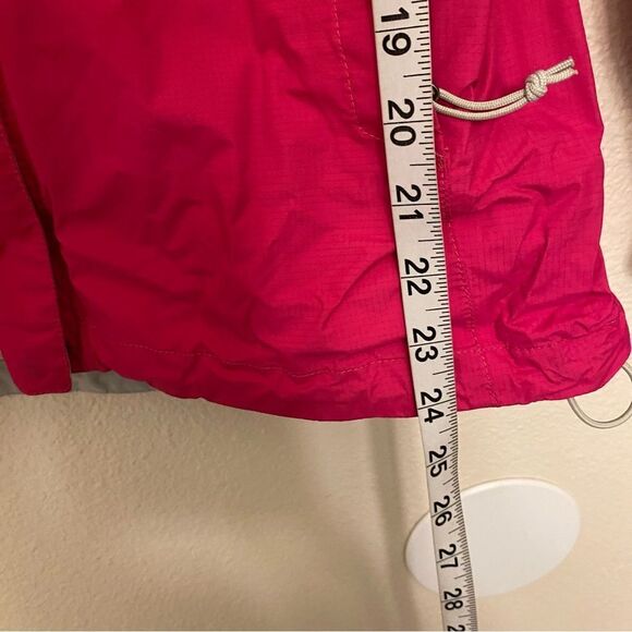 The North Face women’s Hyvent 2.5L waterproof nylon rain Jacket hot pink - S - Picture 13 of 14